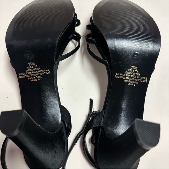 Vintage Rosette Black Heel - Picture 5 of 11